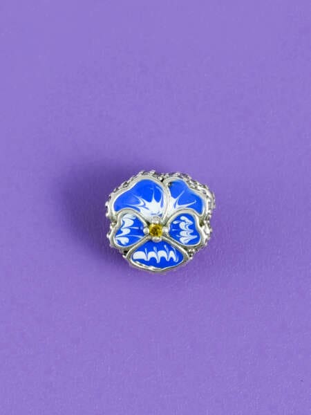 Přívěsek na náramek maceška modrá | Svíčka se šperkem